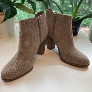 VINCE CAMUTO WOMEN’S size 11